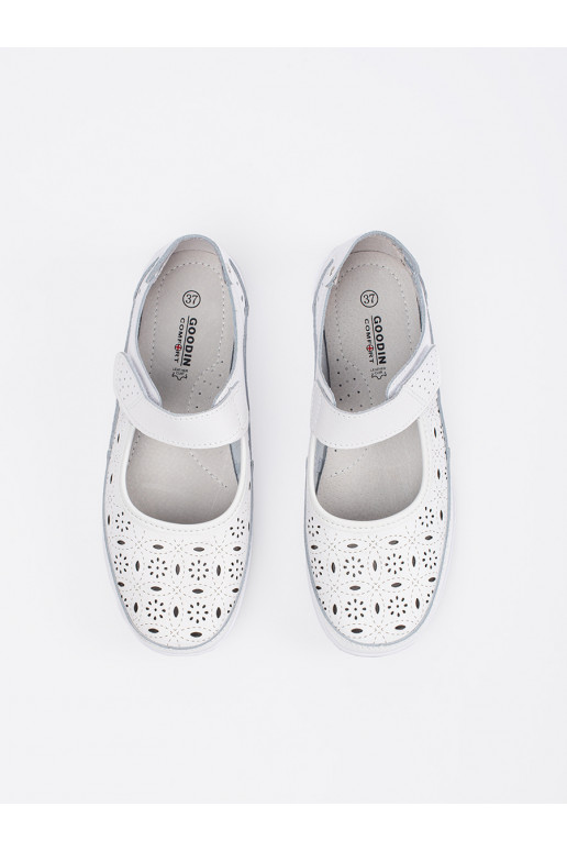 kurpes   balta krāsa  kurpes   balta krāsa