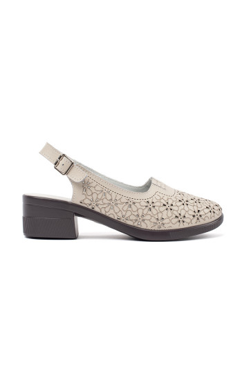 smilšu krāsas dziurkowane kurpes