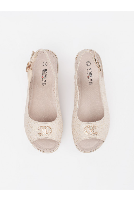 smilšu krāsas kurpes  