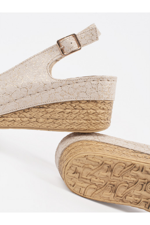 smilšu krāsas kurpes  