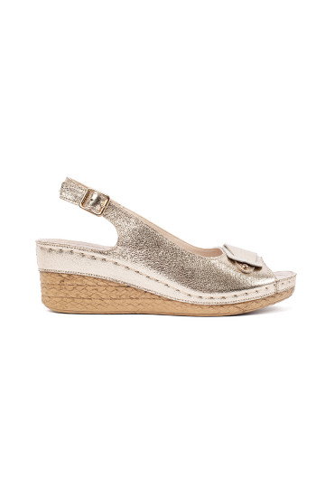 Zelta krāsas kurpes