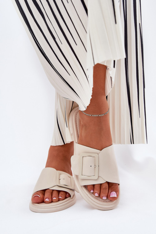 Čibas no dabīgas ādas  ar sprādzēm D&A SJ2302-01 smilšu krāsas Čibas no dabīgas ādas  ar sprādzēm D&A SJ2302-01 smilšu krāsas