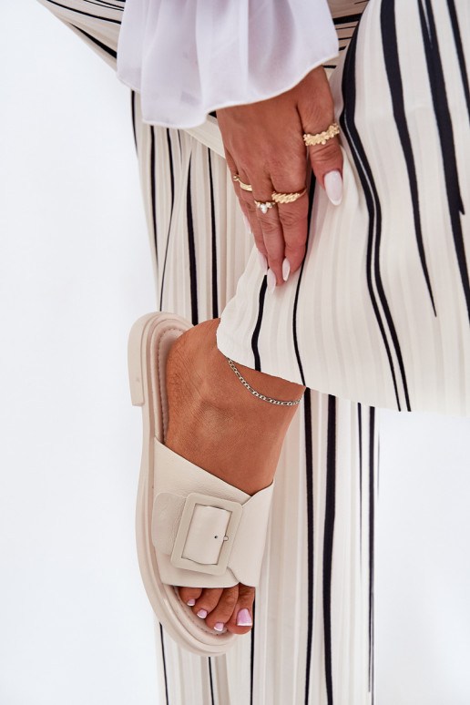 Čibas no dabīgas ādas  ar sprādzēm D&A SJ2302-01 smilšu krāsas Čibas no dabīgas ādas  ar sprādzēm D&A SJ2302-01 smilšu krāsas