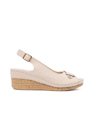 Ziloņkaula krāsas kurpes