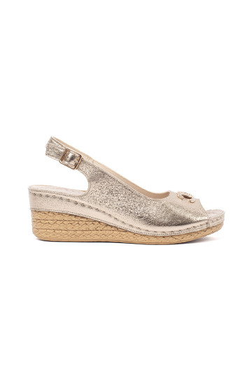 Zelta krāsas kurpes