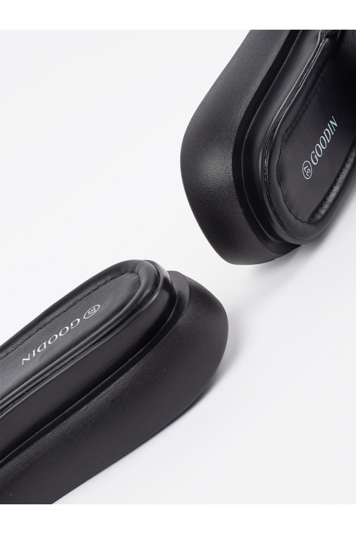 Melns  čības  ar platformu Melns  čības  ar platformu