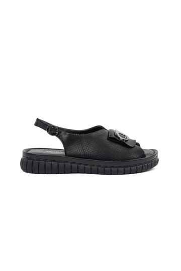 Melnas krāsas kurpes