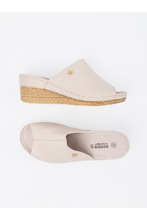 smilšu krāsas čības    smilšu krāsas čības