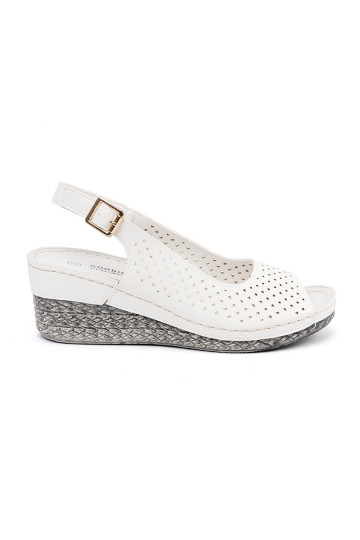 baltas krāsas  kurpes