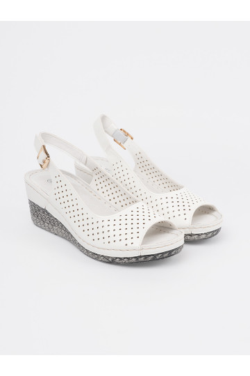 baltas krāsas  kurpes  2