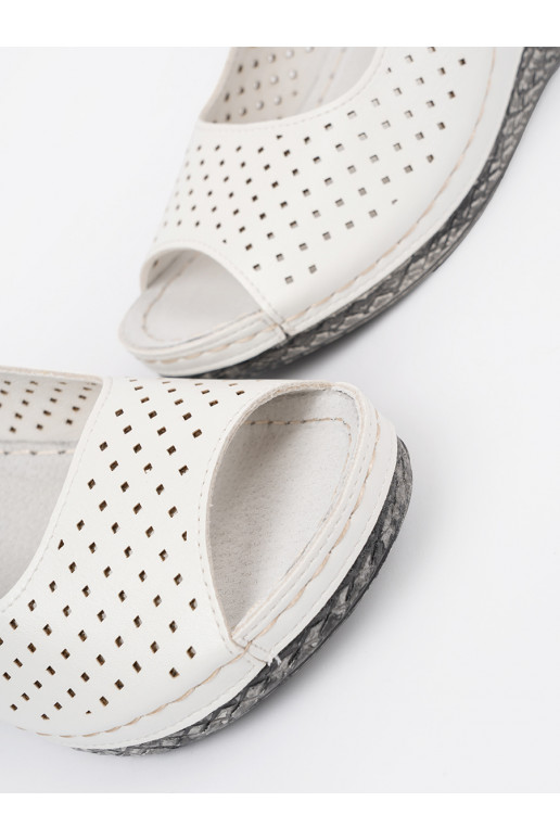 baltas krāsas  kurpes  baltas krāsas  kurpes