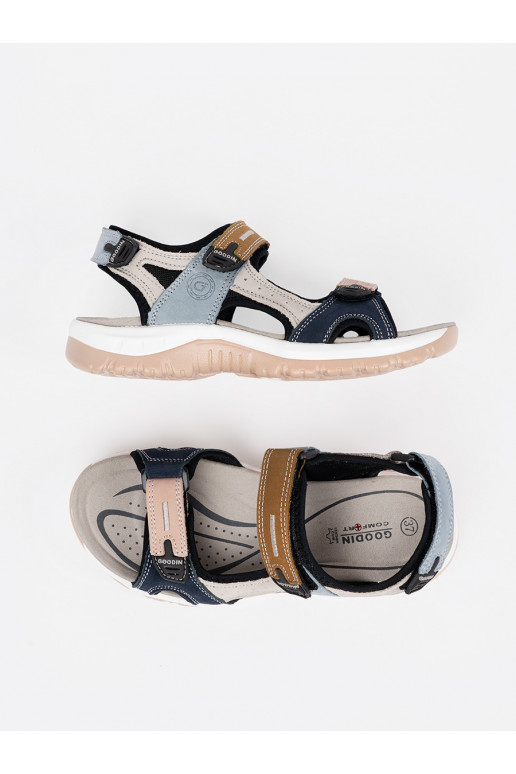 Dažādu krāsu sandales 