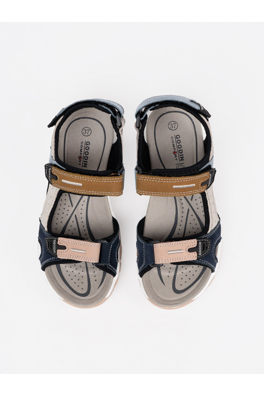 Dažādu krāsu sandales 