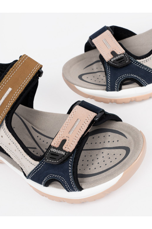 Dažādu krāsu sandales 