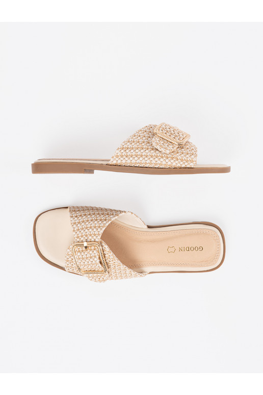 Čības bēšs-białą kratkę ar sprādzēm Čības bēšs-białą kratkę ar sprādzēm