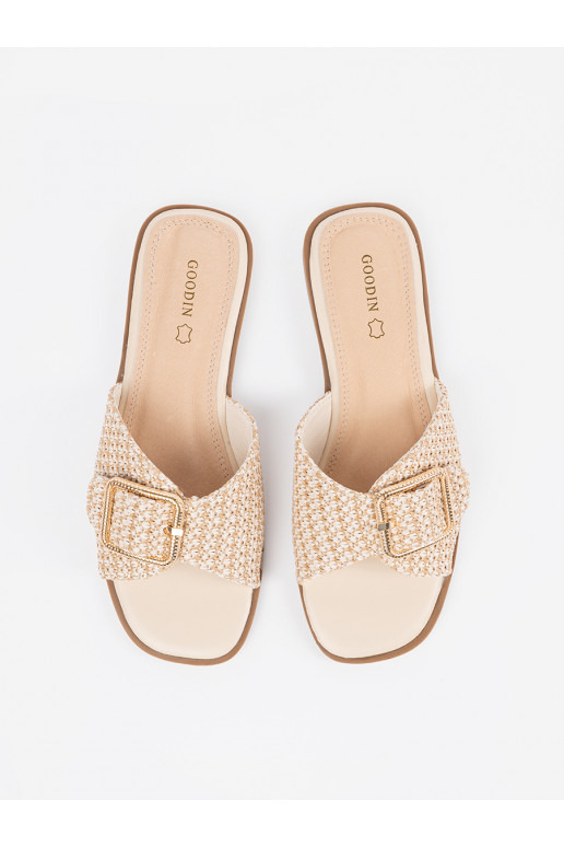 Čības bēšs-białą kratkę ar sprādzēm Čības bēšs-białą kratkę ar sprādzēm