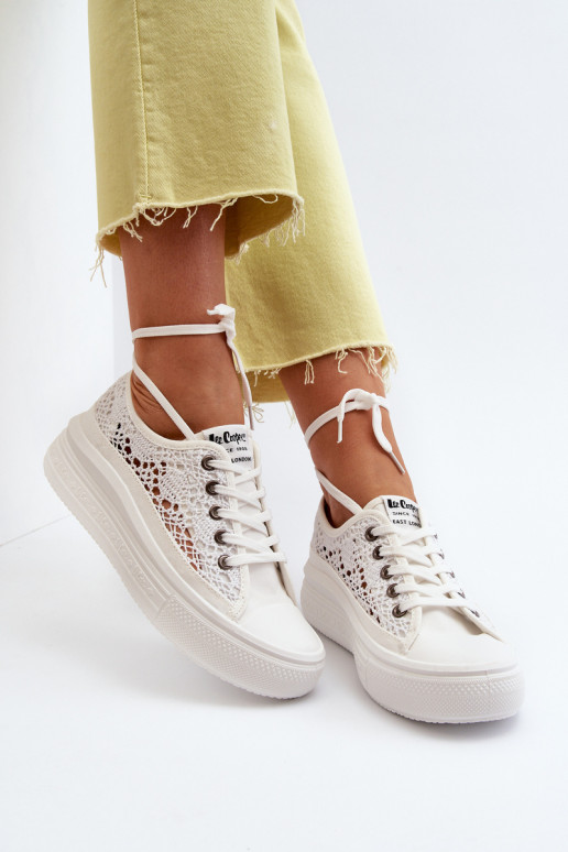 Ar mežģīnēm sieviešu puszābaki Lee Cooper LCW-23-44-1617 baltas krāsas Ar mežģīnēm sieviešu puszābaki Lee Cooper LCW-23-44-1617 baltas krāsas