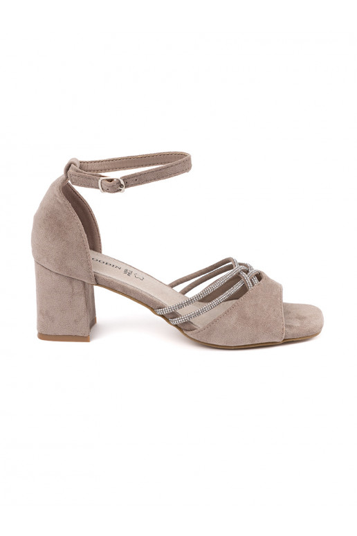 smilšu krāsas kurpes  uz papēža