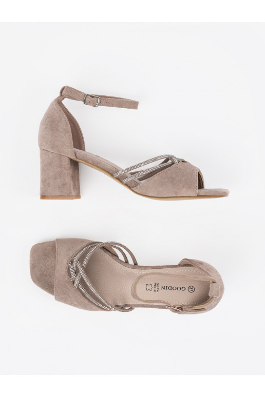 smilšu krāsas kurpes  uz papēža