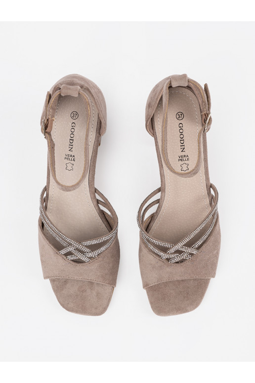 smilšu krāsas kurpes  uz papēža