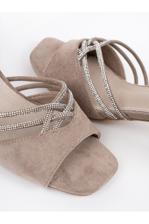 smilšu krāsas kurpes  uz papēža