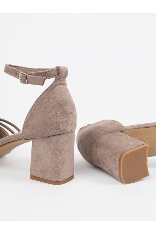 smilšu krāsas kurpes  uz papēža