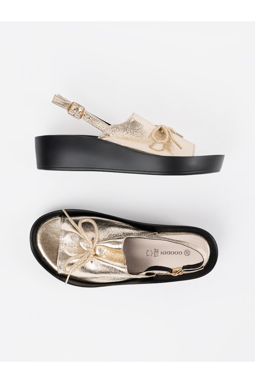 Zelta krāsas kurpes  ze skórzaną wkładką