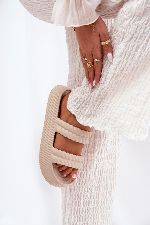 Vieglas čības uz pirksta  sieviešu čības ar platformu S.Barski ZK51-001 smilšu krāsas