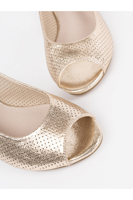 Zelta krāsas  kurpes  Zelta krāsas  kurpes