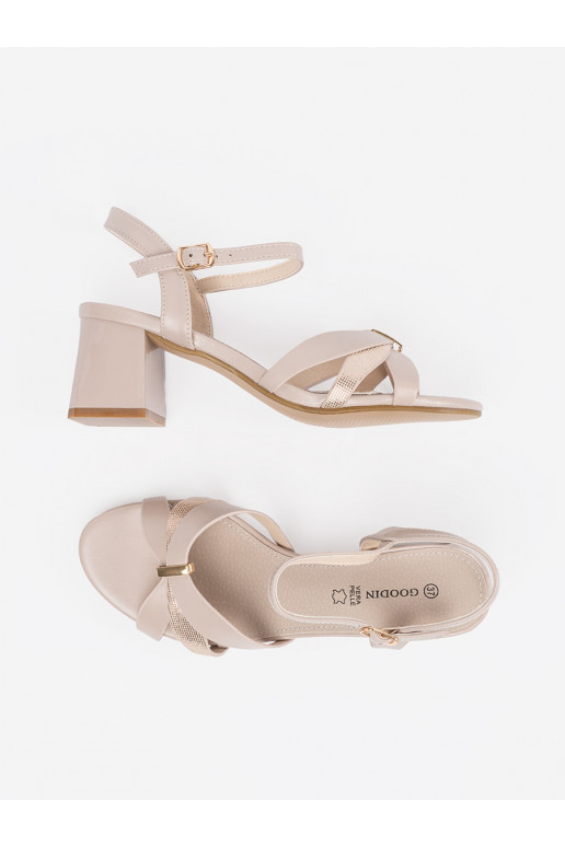 sandales uz papēža 