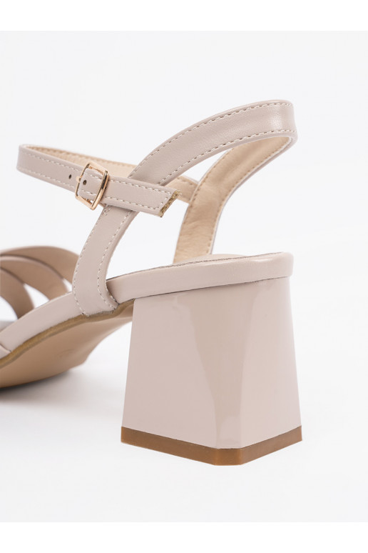 sandales uz papēža 