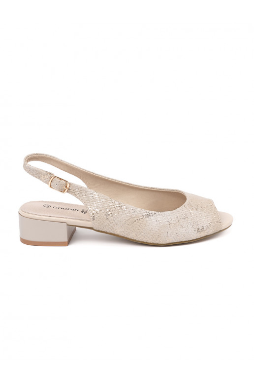 smilšu krāsas kurpes 