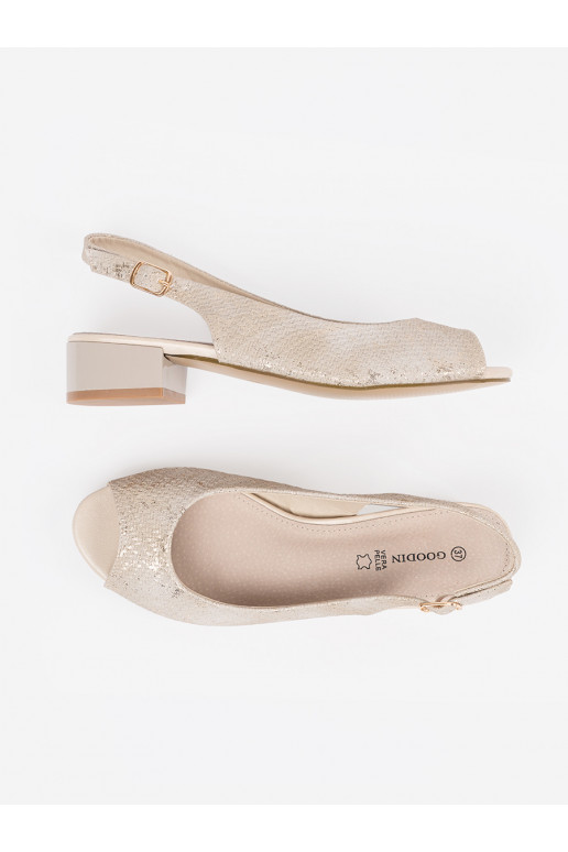 smilšu krāsas kurpes 