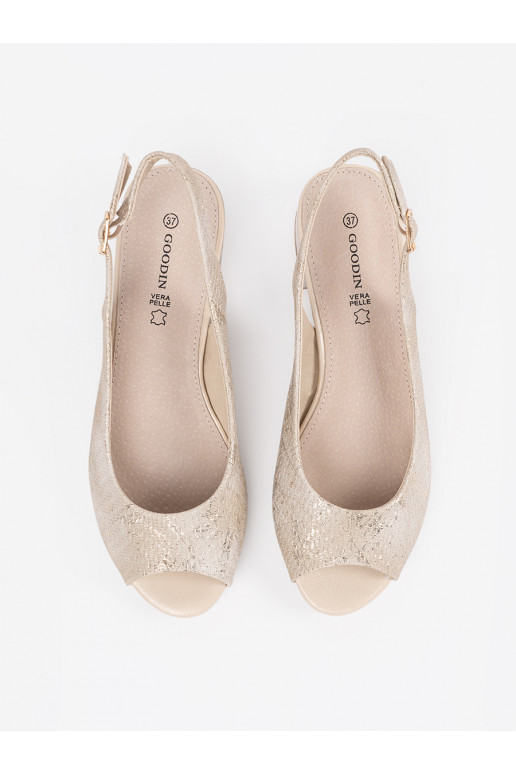 smilšu krāsas kurpes 