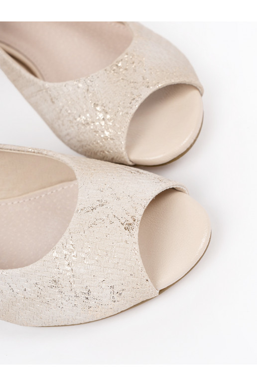 smilšu krāsas kurpes 