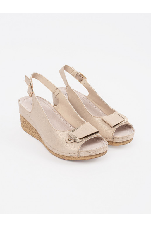 smilšu krāsas kurpes 