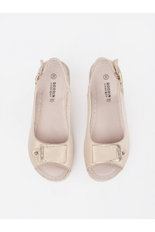 smilšu krāsas kurpes 