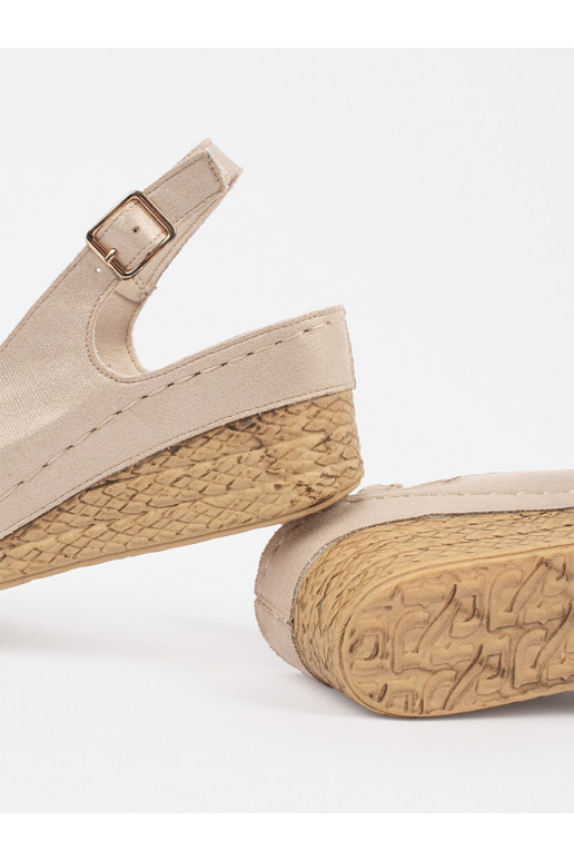 smilšu krāsas kurpes 