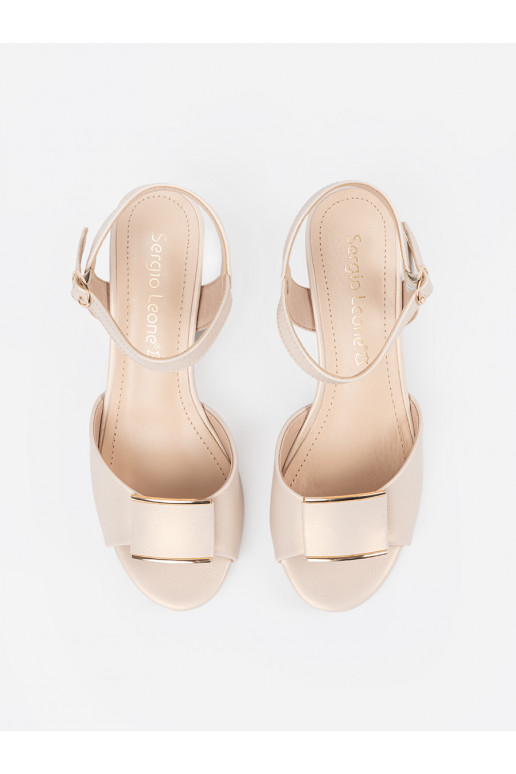 sandales uz papēža   