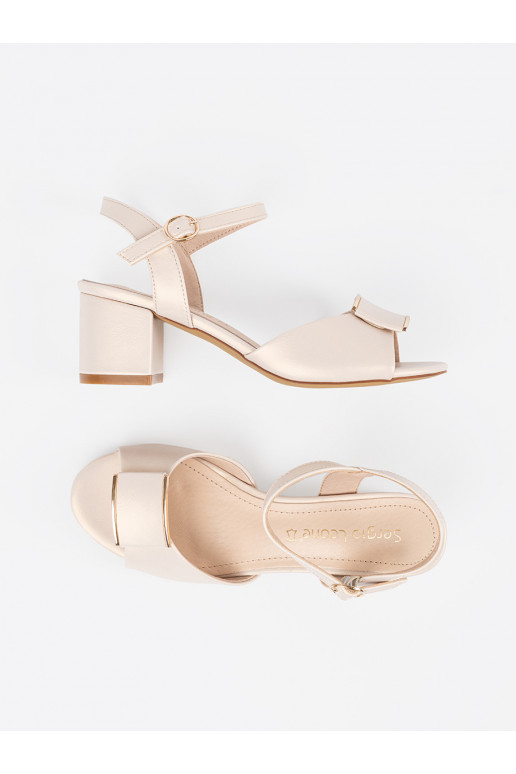 sandales uz papēža   