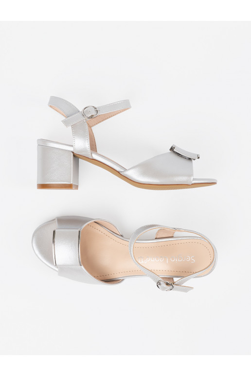 sandales uz papēža   