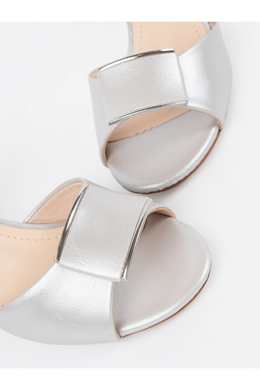 sandales uz papēža   