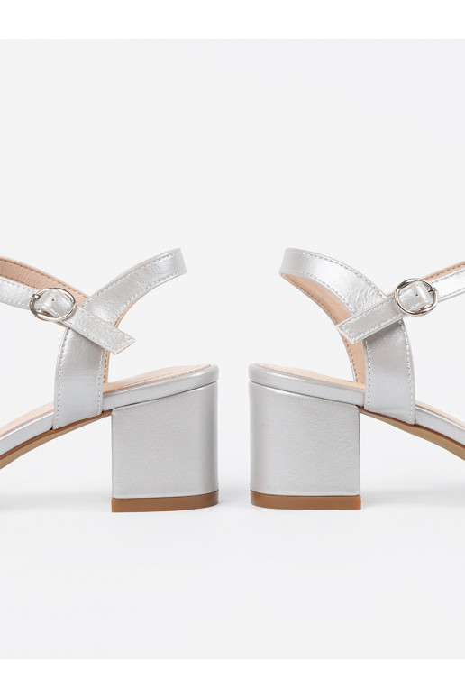 sandales uz papēža   