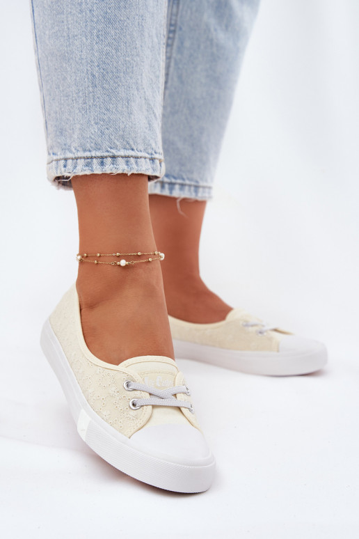 Sporta apavi sieviešu puszābaki Z Haftem Lee Cooper LCW-25-31-3445L smilšu krāsas Sporta apavi sieviešu puszābaki Z Haftem Lee Cooper LCW-25-31-3445L smilšu krāsas