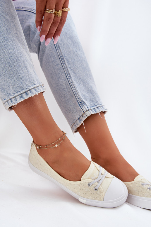Sporta apavi sieviešu puszābaki Z Haftem Lee Cooper LCW-25-31-3445L smilšu krāsas Sporta apavi sieviešu puszābaki Z Haftem Lee Cooper LCW-25-31-3445L smilšu krāsas