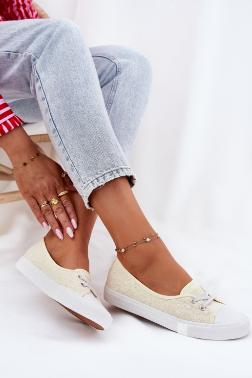 Sporta apavi sieviešu puszābaki Z Haftem Lee Cooper LCW-25-31-3445L smilšu krāsas Sporta apavi sieviešu puszābaki Z Haftem Lee Cooper LCW-25-31-3445L smilšu krāsas