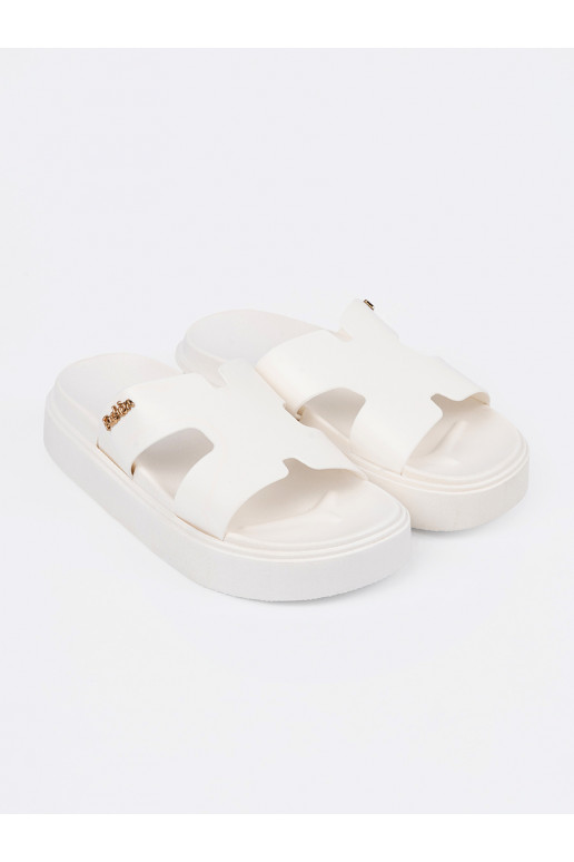 Čības  balta krāsa ar platformu