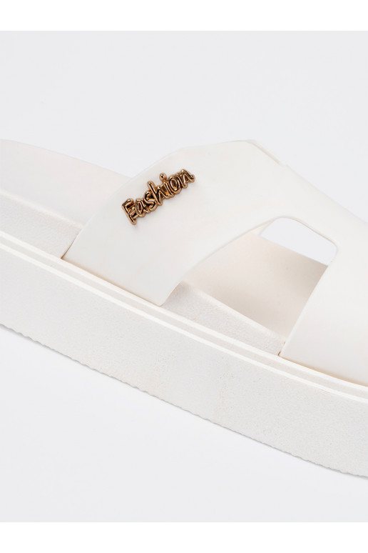 Čības  balta krāsa ar platformu