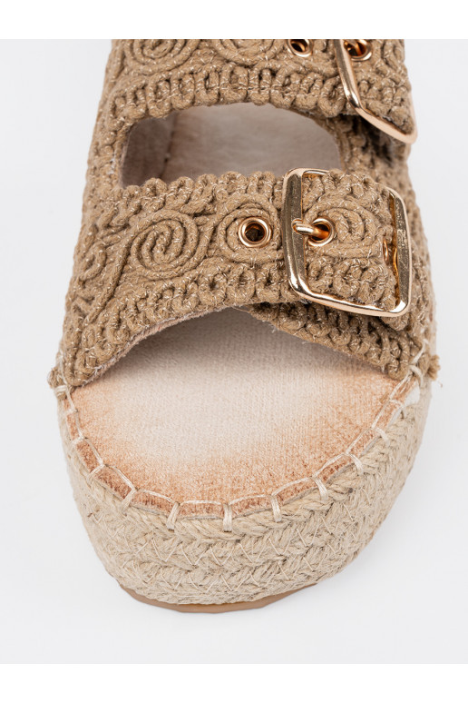 Čības   ar platformu 