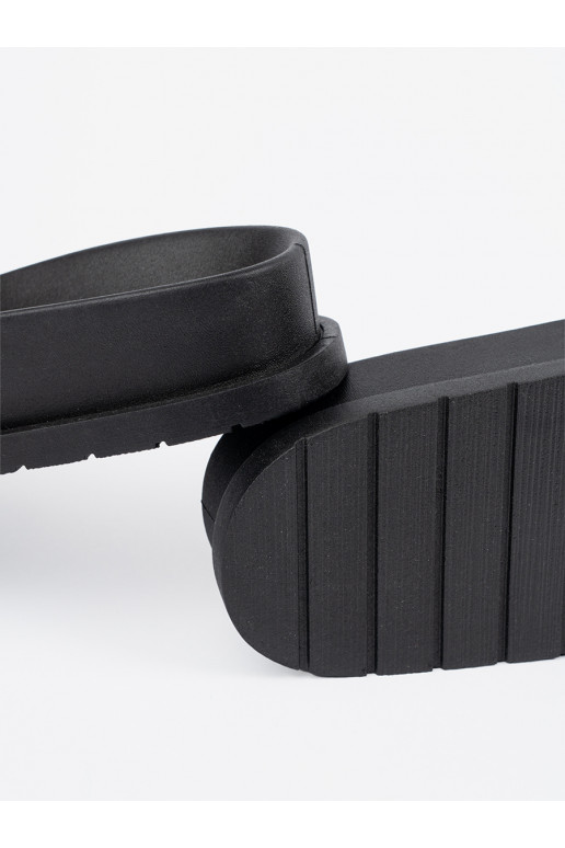 -brūnas krāsas čības  ze zdobieniem -brūnas krāsas čības  ze zdobieniem